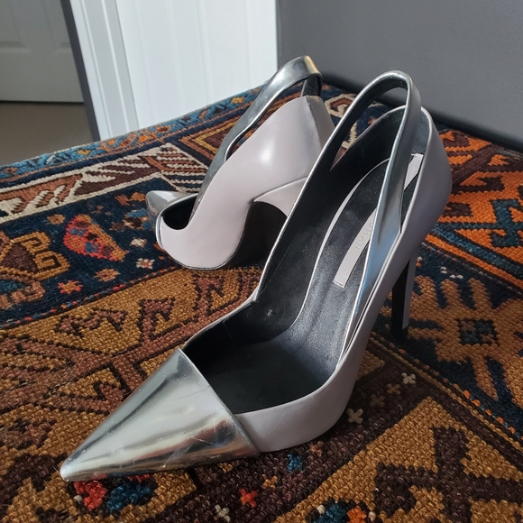 Zara pumps with metallic tip - Picture 2 of 3